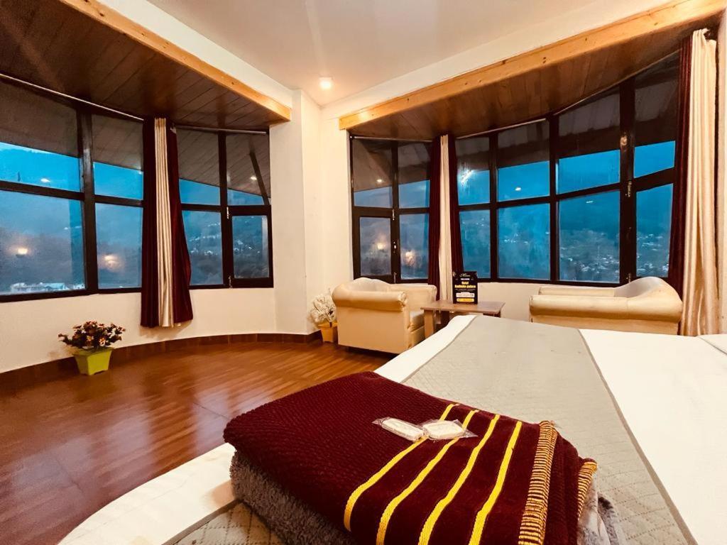 Hotel In Manali With Mountain View Near Mall Road المظهر الخارجي الصورة